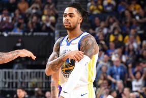 九游体育官网-雄鹿队送米德尔顿到奇才队