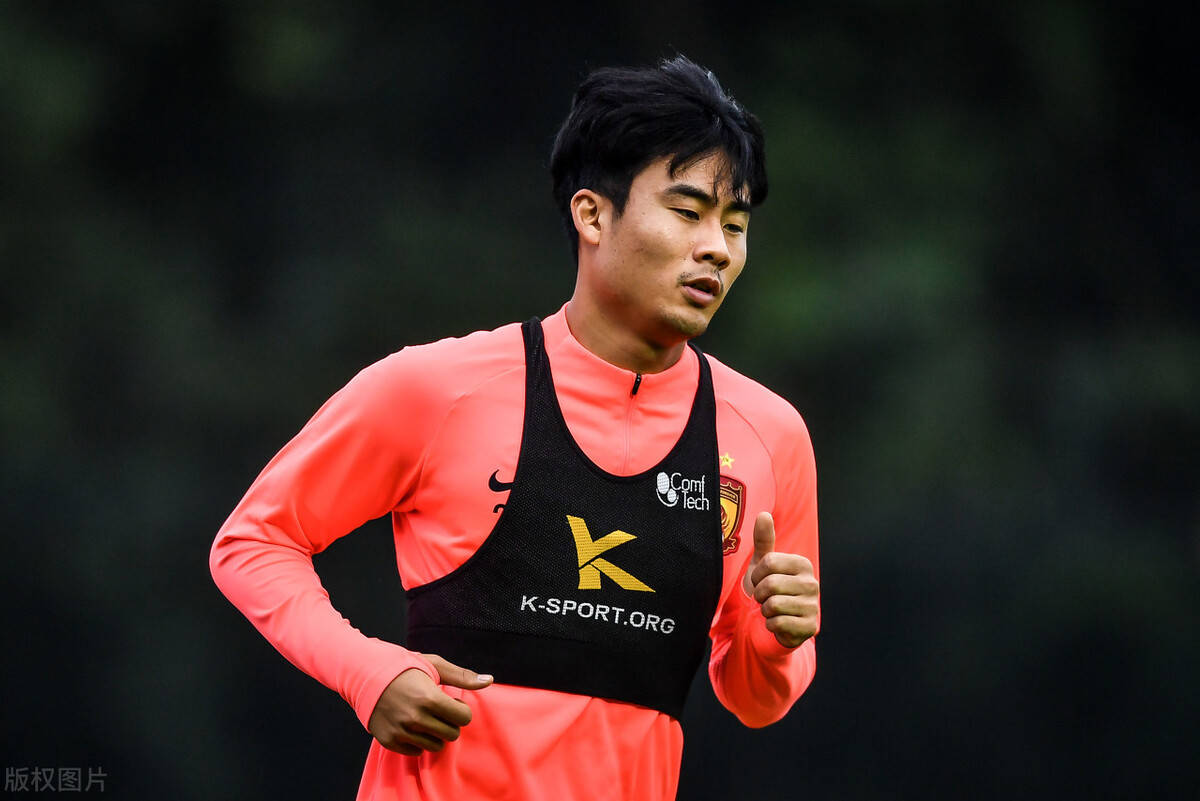 赛地聚焦：亚冠关键时刻热度飙升；广州队官宣签约；引发热议；医务组通报恢复的简单介绍