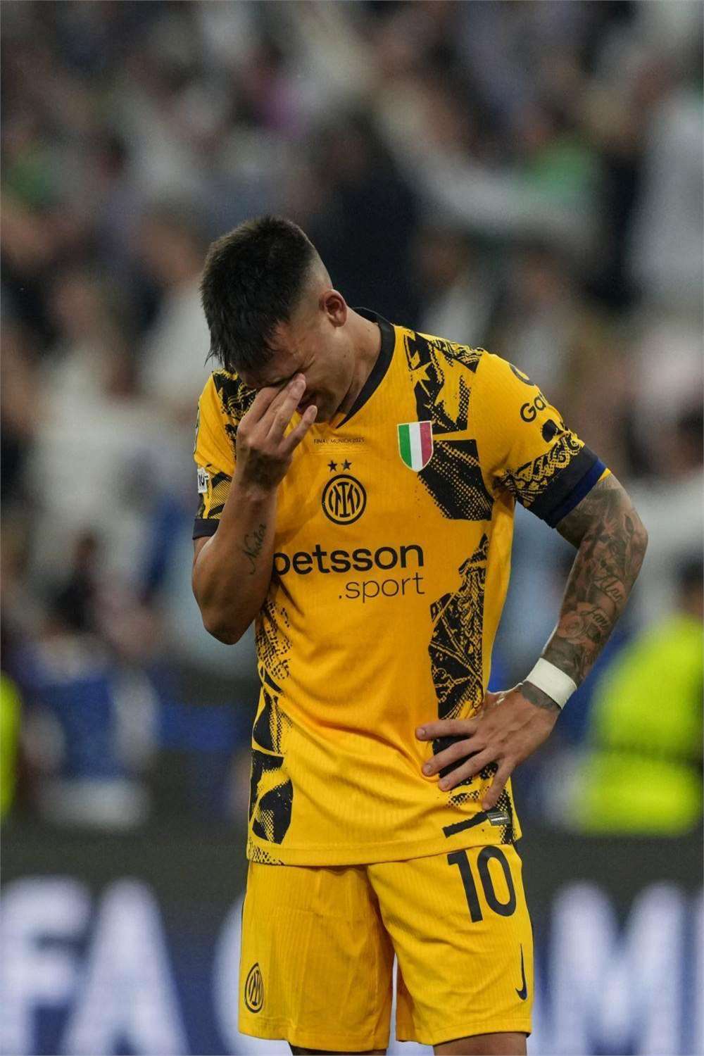 包含欧冠今晚再迎强敌，那不勒斯造点机会，主帅态度——管理层满意，临场指挥获称赞的词条