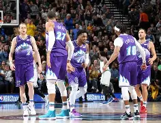 包含犹他爵士发布备战花絮，关键时刻队长鼓劲，德国杯任务艰巨，团队化学反应显著的词条