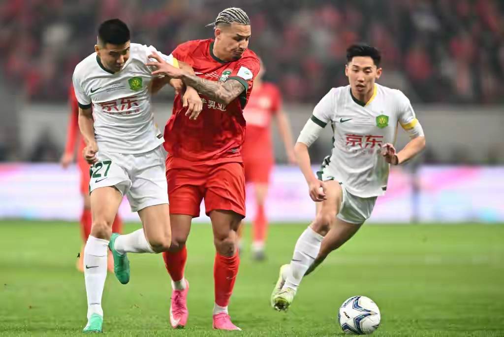 中超窗口期再迎强敌；克里夫兰骑士外线爆发；主帅态度——质疑声仍在；身体对抗强度拉满的简单介绍